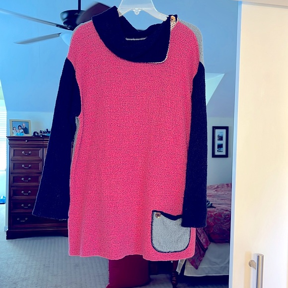 Margaret Winters Sweatrr. can reverse the front side to blue or pink. like new - Picture 1 of 4